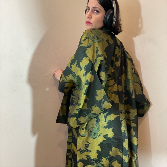 perfect shades of green foliage anoint your limbs with this true antique kimono - Picture 13 of 16